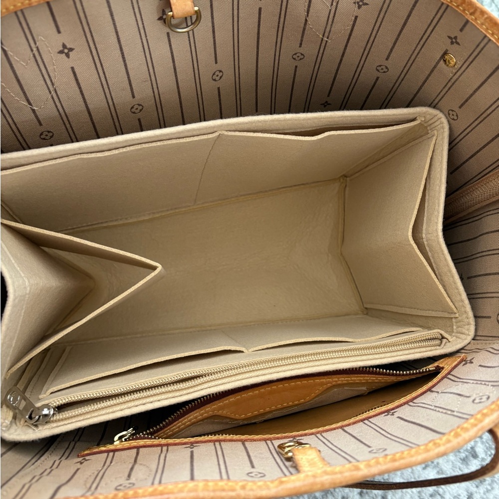 Louis Vuitton Monogram Neverfull MM Tote - Picture 7 of 15